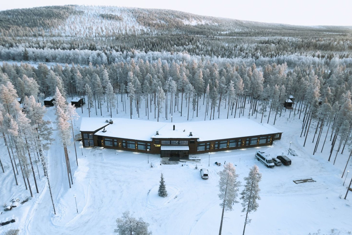 Aerial view of Balder Luxury Lodge in Levi, surrounded by frosted forest.