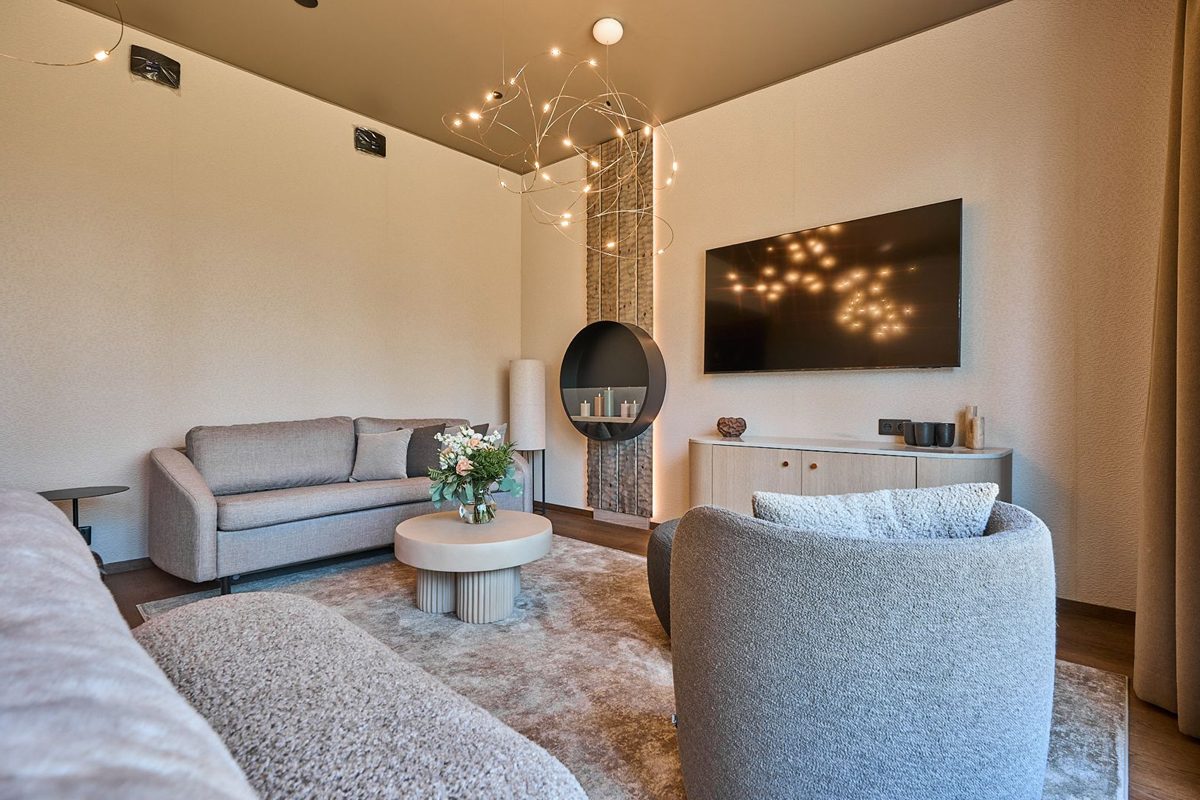 Lounge area of a Premium Deluxe suite at Balder Luxury Lodge in Levi.