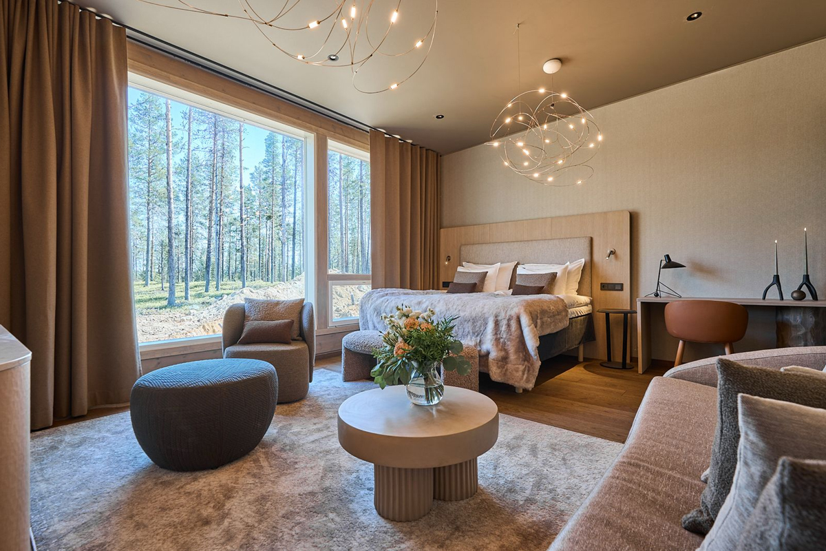 Premium Suite at Balder Luxury Lodge in Levi, with forest view through floor to ceiling windows.