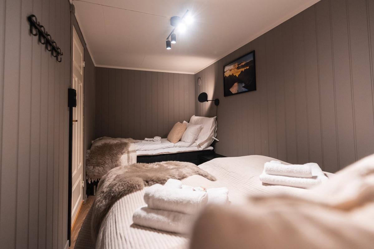 Twin bedroom inside an Aurora Cabin at Aera in Tromso.