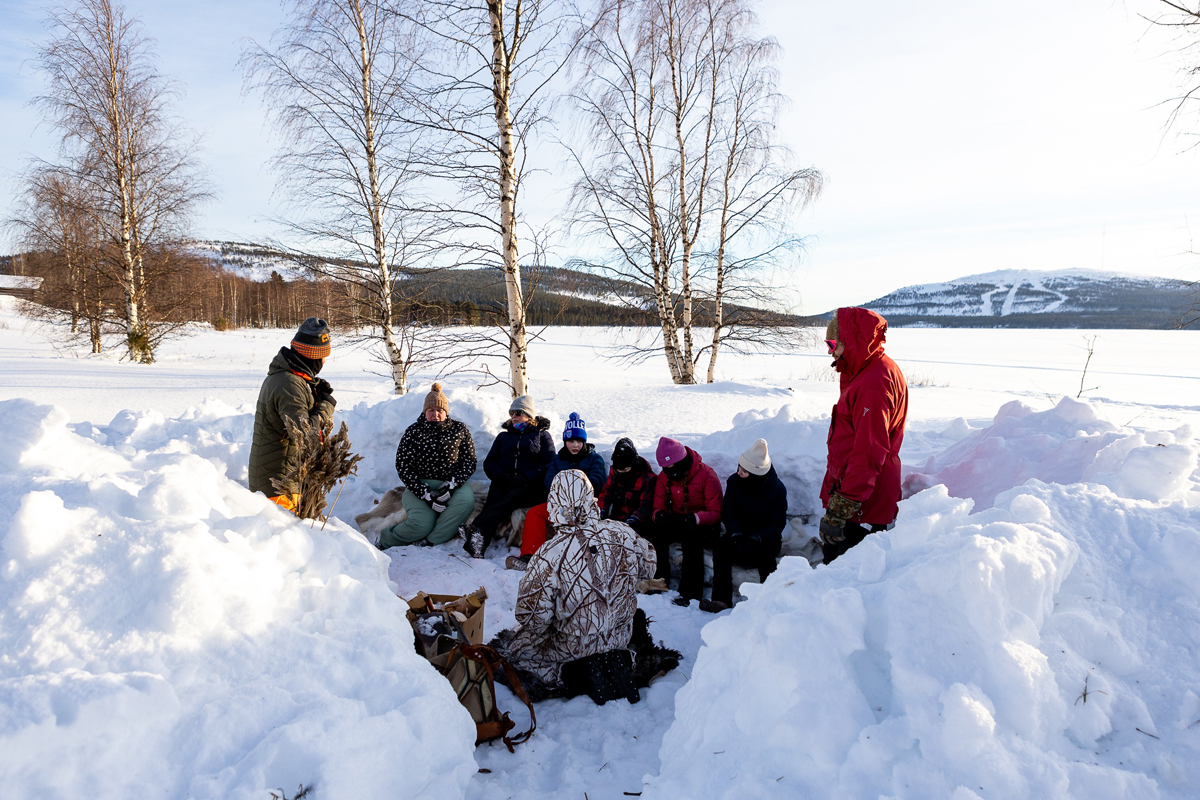 Guided arctic bushcraft course in Lapland in winter