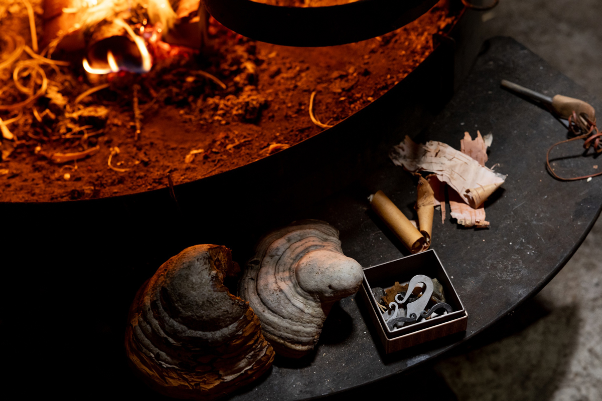Tools for arctic bushcraft near the fire
